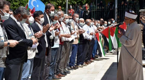 Filistinliler için Bursa'da gıyabi cenaze namazı kılındı