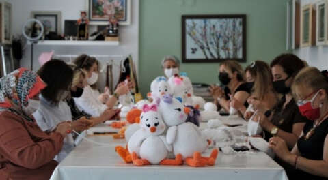 Ördükleri oyuncaklarla hasta çocukların kalbine dokunuyorlar