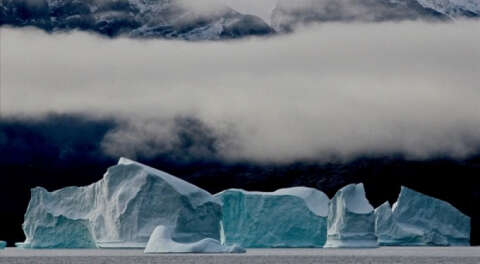 Grönland'daki buzulların zirvesine yağmur yağdı