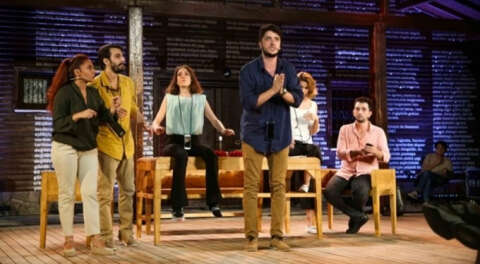 'Ormandaki Kulübe'de tiyatro keyfi sürüyor