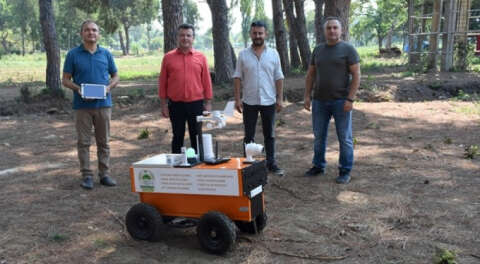 Bursa'da iki lisede geliştirildi; Akıllı tarım robotunun yapmadığı yok