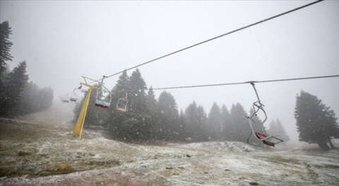 Uludağ'a mevsimin ilk kar yağışı