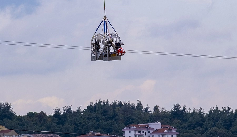 Yüksek gerilim hatlarında ölüme meydan okuyorlar
