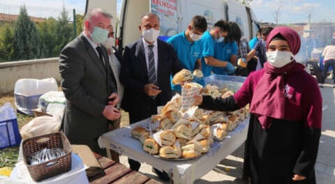 Bursa'da İmam Hatip Lisesinde balık tüketme etkinliği