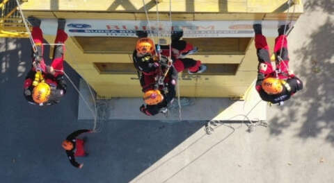 Bursa'da itfaiye ve İHH ekiplerinden ortak tatbikat