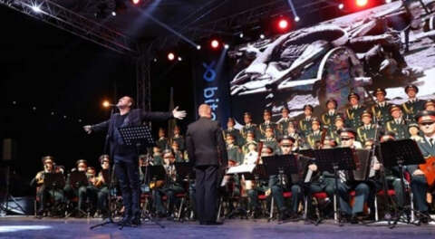 Haluk Levent ve Kızılordu Korosundan Bursa'da muhteşem final