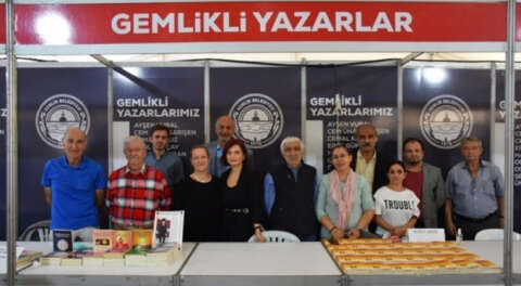 Gemlikli yazarlar fuarda okurlarıyla buluştu