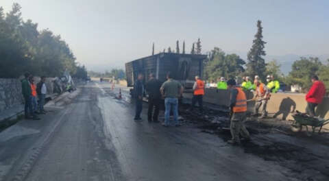 Kestel'de seyir halindeki tıra arkadan çarpan tır yandı