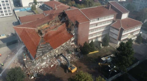 İnegöl'de 34 yıllık hükümet konağı yıkıldı