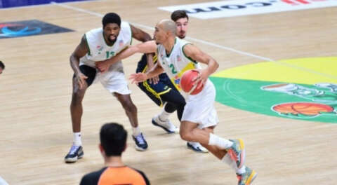 Frutti Extra Bursaspor Fenerbahçe'yi 84-73 yendi
