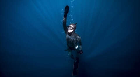 Şahika Ercümen'den dünya rekoru; Tek nefeste 100 metre daldı