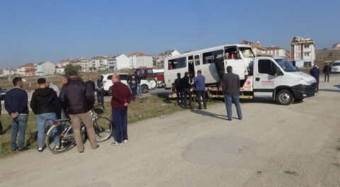 İnegöl'de iki minibüs çarpıştı; 13 kişi yaralandı