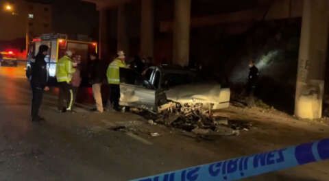 Otomobil direğe çarptı, köprüden düştü; 1 ölü, 3 yaralı