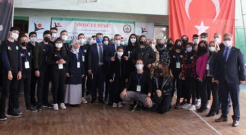 Bursa Çınar Anadolu Lisesi'nin başarısı resim sergisiyle sunuldu