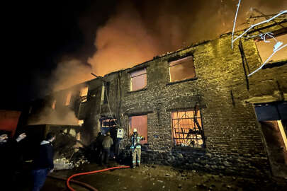 Bursa'da mobilya atölyesi yandı