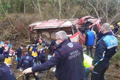 Trafik kazasına giden itfaiye aracı kaza yaptı; 4 ölü