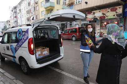 Mudanya Belediyesi ihtiyaç sahiplerine zeytinyağı dağıtıyor