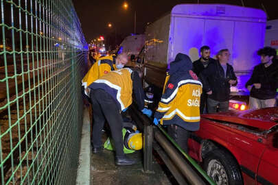 Metro hattında çalışan işçilere otomobil çarptı; 6 yaralı