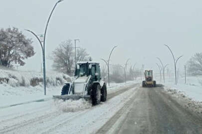 Bursa'da 140 köy yolu kardan kapandı