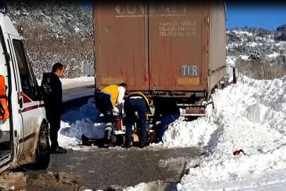 Karda tırı çıkarmak isterken hayatını kaybetti