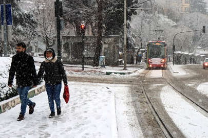 Bursa'da yoğun kar yağışı etkisini sürdürüyor