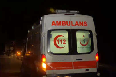 Kaygan yolda otomobil devrildi; 1 ölü, 3 yaralı