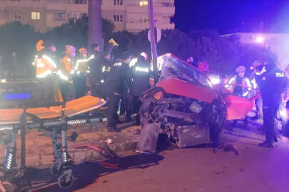 Mudanya'da kırmızı ışıkta feci kaza; 3 ölü, 1 yaralı