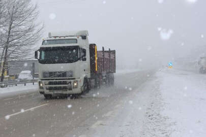 Mezitler Bölgesinde sürücüler zor anlar yaşıyor
