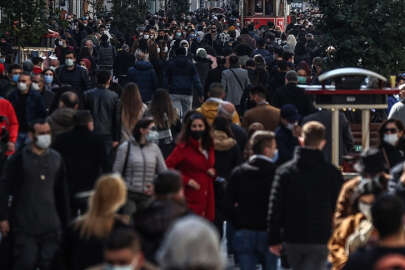Hızlı bulaşan Omicron yeterli bağışıklık sağlamıyor