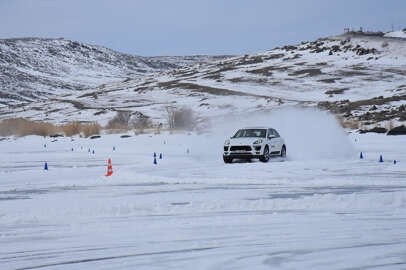 Donan Çıldır Gölü otomobil sürüş eğitim pisti oldu