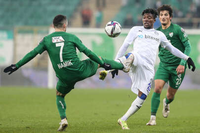 Bursaspor 9 kişi kalan Tuzlaspor'a 1-0 yenildi