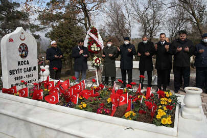 Çanakkale kahramanı Seyit Onbaşı, köyündeki mezarı başında anıldı