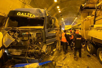 Bolu Dağı Tüneli'nde 18 araç birbirine girdi; 3'ü ağır 17 kişi yaralandı