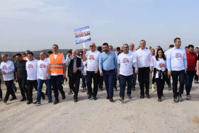 CHP'liler Bursa'ya bir türlü gelmeyen hızlı tren için yürüdü