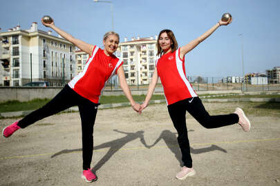Bocce sporcusu iki kız kardeş, yeni madalyalar için form tutuyor