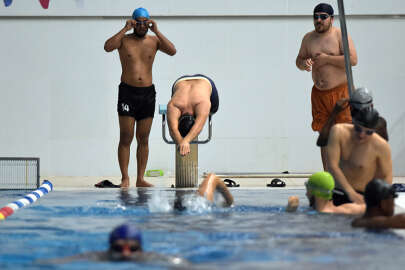 Yurtlarda kalan üniversite öğrencilerine ücretsiz yüzme eğitimi