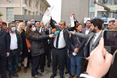 Karaca CHP'nin elektrik faturasını çuval dolusu parayla ödedi