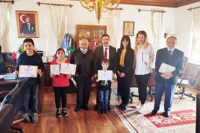 Mudanya'da kütüphaneden en fazla kitap okuyanlar ödüllendirildi