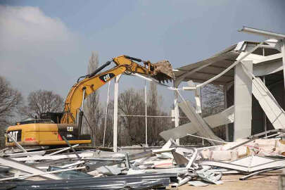 Tarım alanına yapılan kaçak yapı yıkıldı