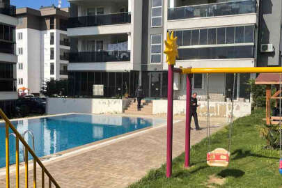 10 yaşındaki çocuk sitenin havuzunda boğulmak üzereyken kurtarıldı