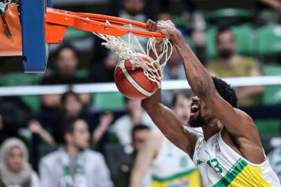Frutti Extra Bursaspor Bahçeşehir Koleji'ni  80-78 mağlup etti