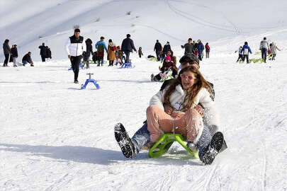 Anadolu'nun kayak zirveleri sezonu 'dolu dolu' geçirdi