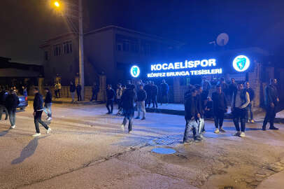 Kocaelispor taraftarı Bursaspor yenilgisi nedeniyle takımı protesto etti