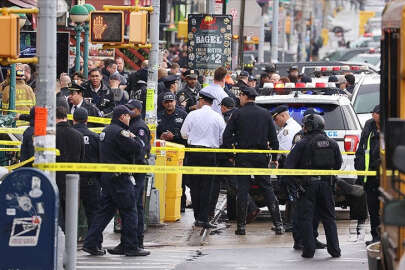 New York'ta metroda silahlı saldırı