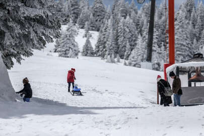 Uludağ'da kar yağışı etkisini sürdürüyor