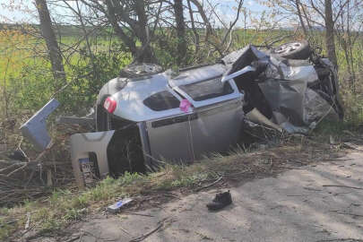 Karacabey'de şarampole devrilen hafif ticari aracın sürücüsü hayatını kaybetti