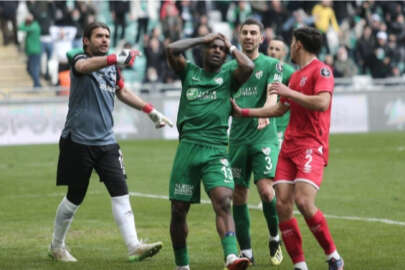 Bursaspor'da Thievy Bifouma süresiz kadro dışı bırakıldı