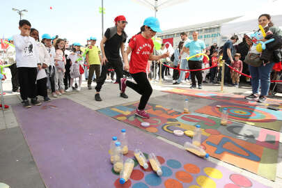 Nilüfer'deki 23 Nisan şenliğinde çocuklar doyasıya eğlendi