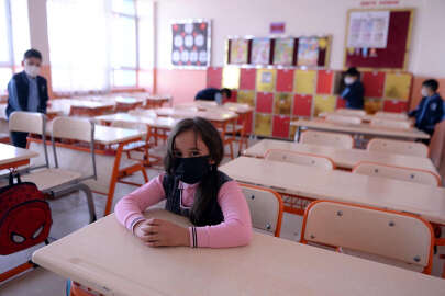 Okullarda maske zorunluluğu kaldırıldı