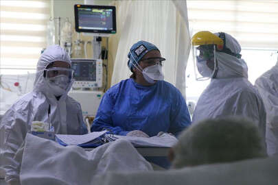 Türkiye'nin Kovid-19 aktif vaka sayısı eksiye düştü